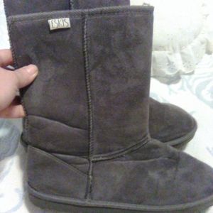 Eskis Boots : Grey in color, some wear.